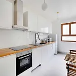 Spacious Apartment 3 Bdr 6P - 20Eme St Fargeau