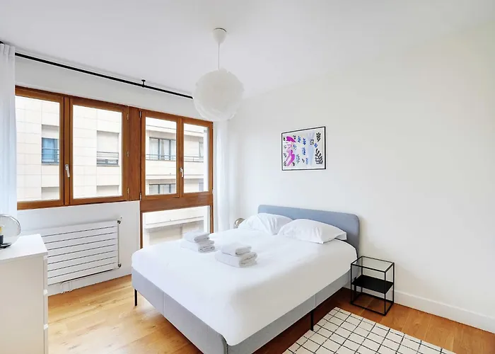 Spacious Apartment 3 Bdr 6P - 20Eme St Fargeau